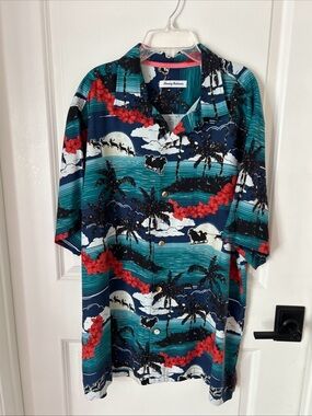 Tommy Bahama Shirt Men’s XL Silk Hawaiian Santa Christmas Tropical Floral